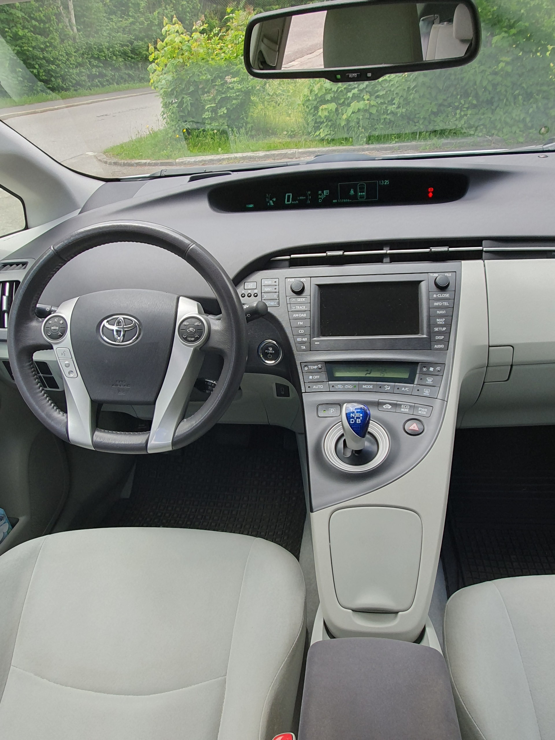 TOYOTA 1.8 VVTi HSD Sol-image-5