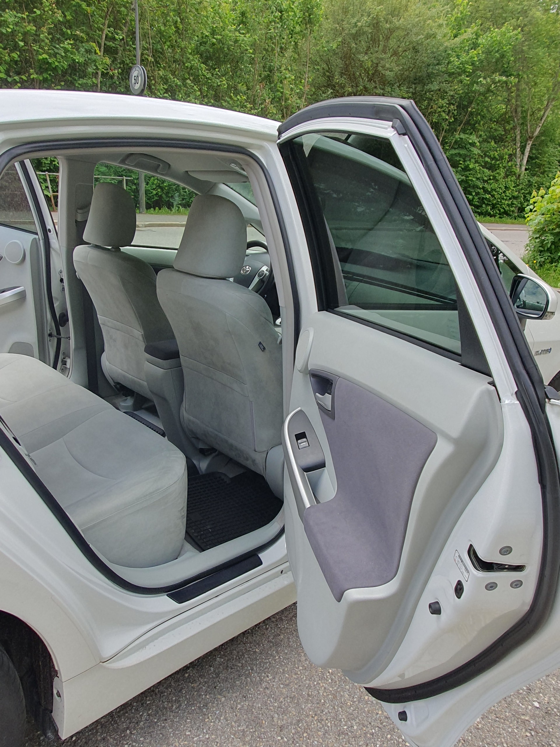 TOYOTA 1.8 VVTi HSD Sol-image-3