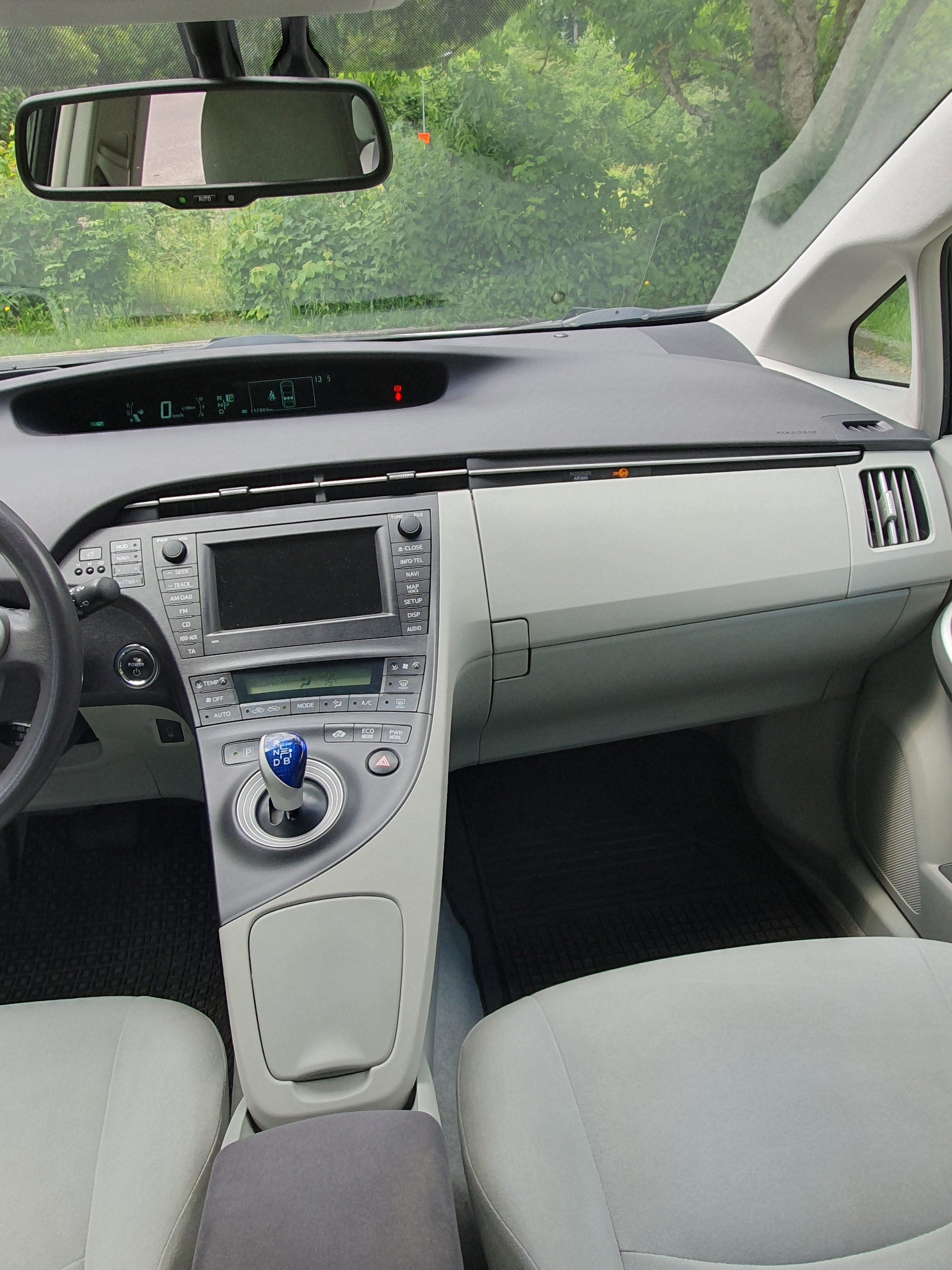 TOYOTA 1.8 VVTi HSD Sol-image-4