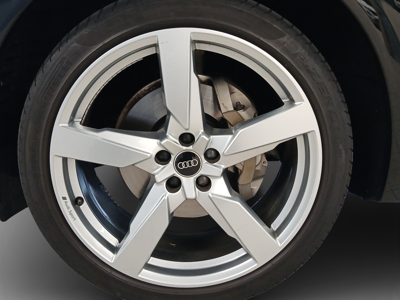 AUDI Q5 45 TFSI Black Edition quattro S-tronic-image-15