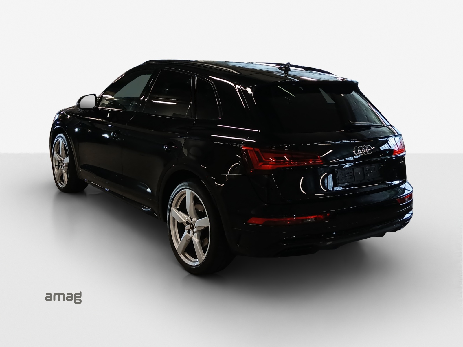 AUDI Q5 45 TFSI Black Edition quattro S-tronic-image-2
