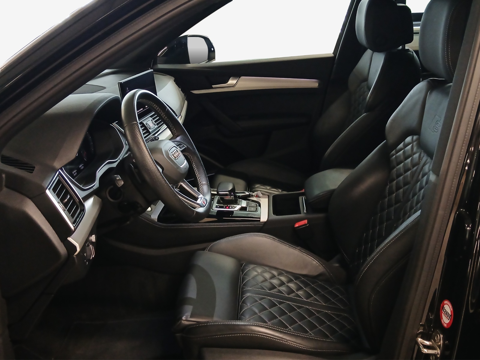 AUDI Q5 45 TFSI Black Edition quattro S-tronic-image-7