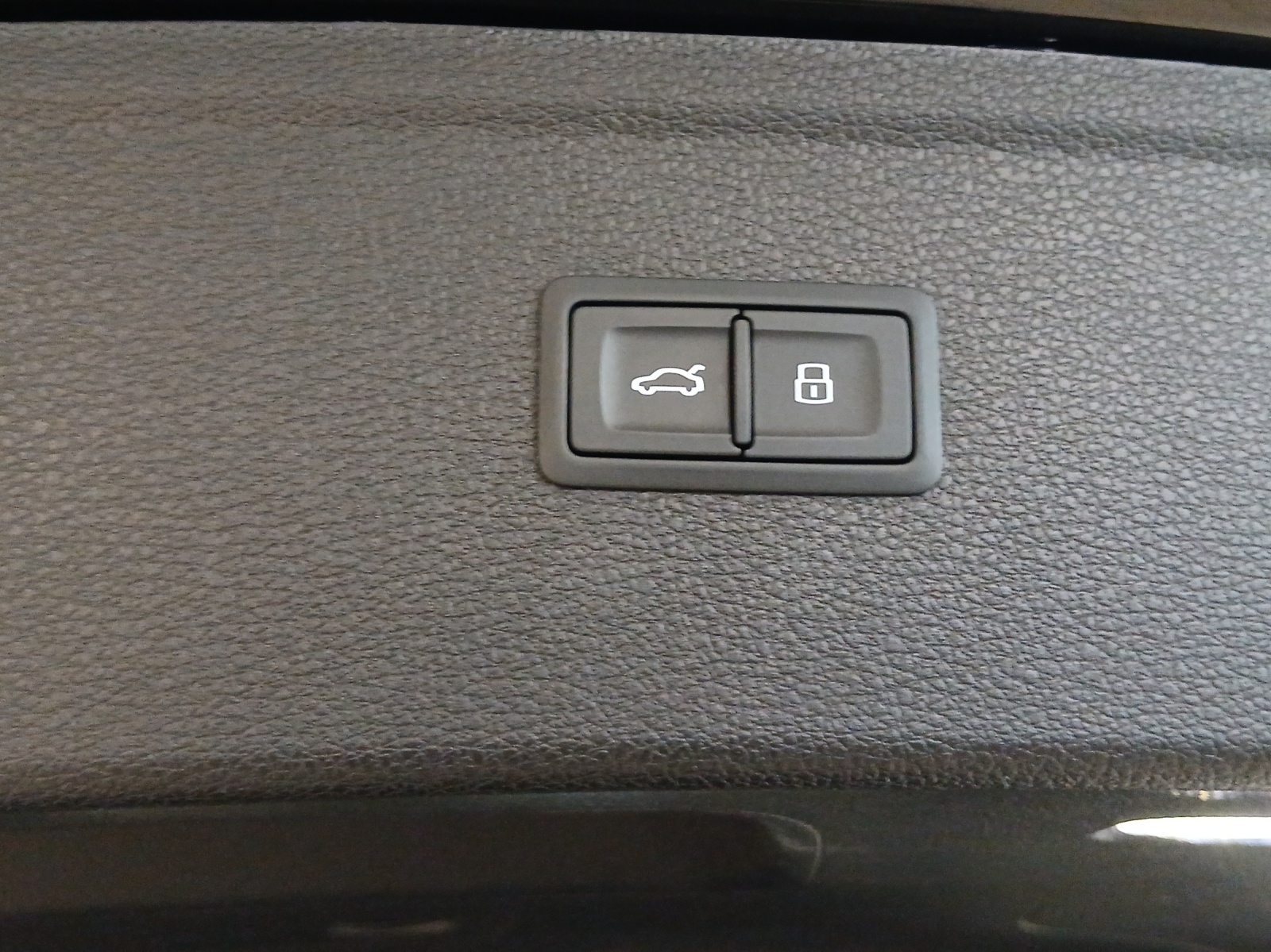 AUDI Q5 45 TFSI Black Edition quattro S-tronic-image-14