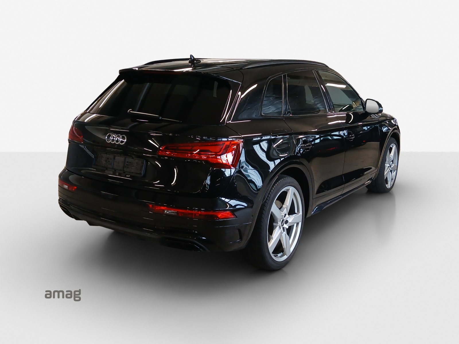 AUDI Q5 45 TFSI Black Edition quattro S-tronic-image-4