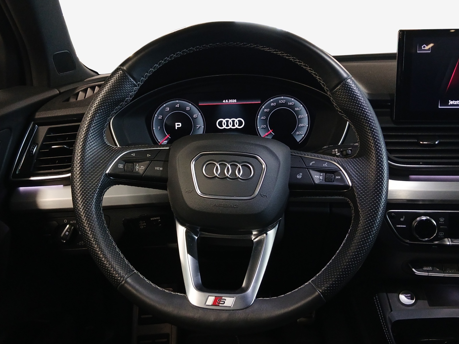 AUDI Q5 45 TFSI Black Edition quattro S-tronic-image-9