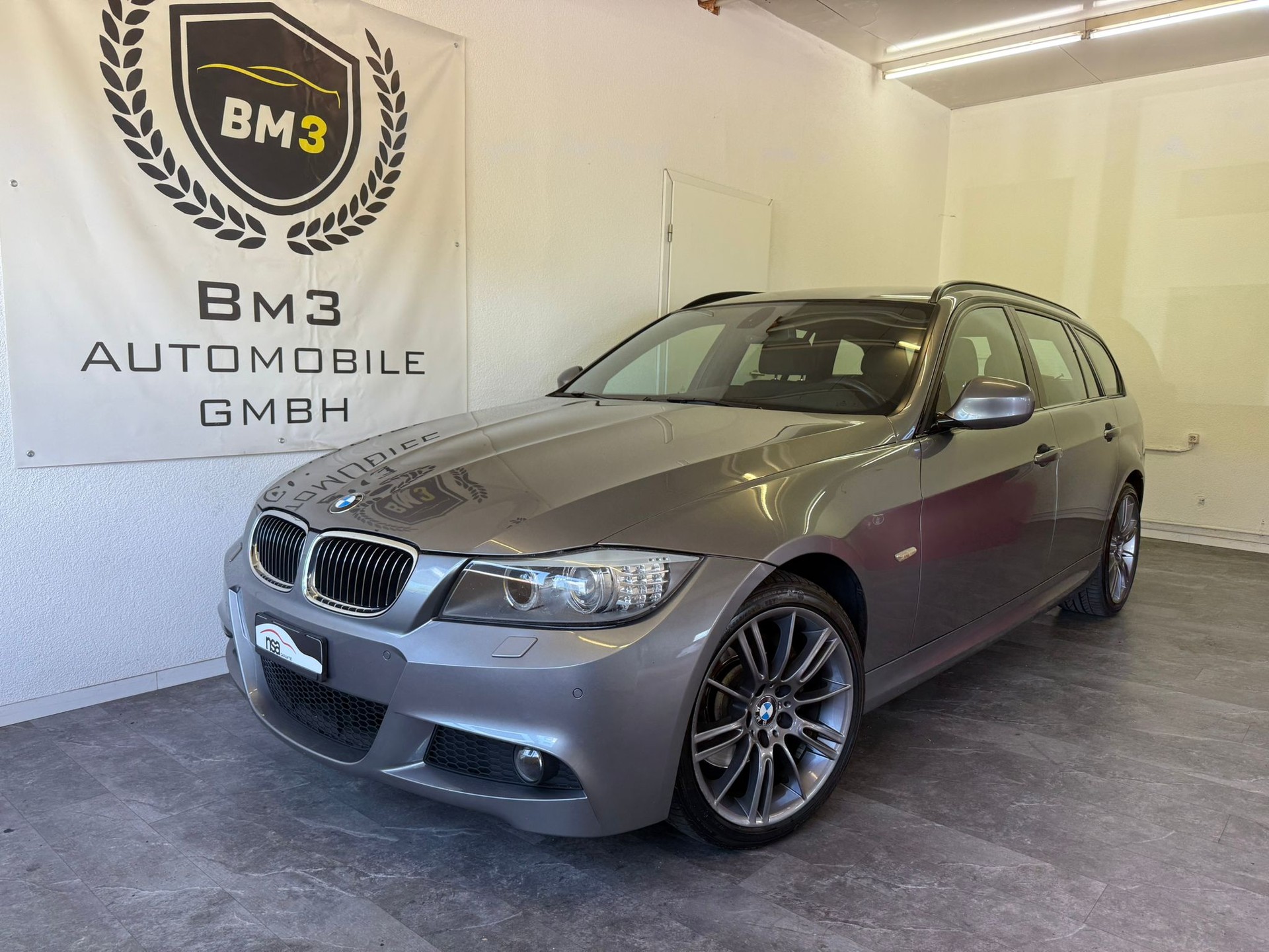 BMW 330d xDrive Touring Steptronic-image-0