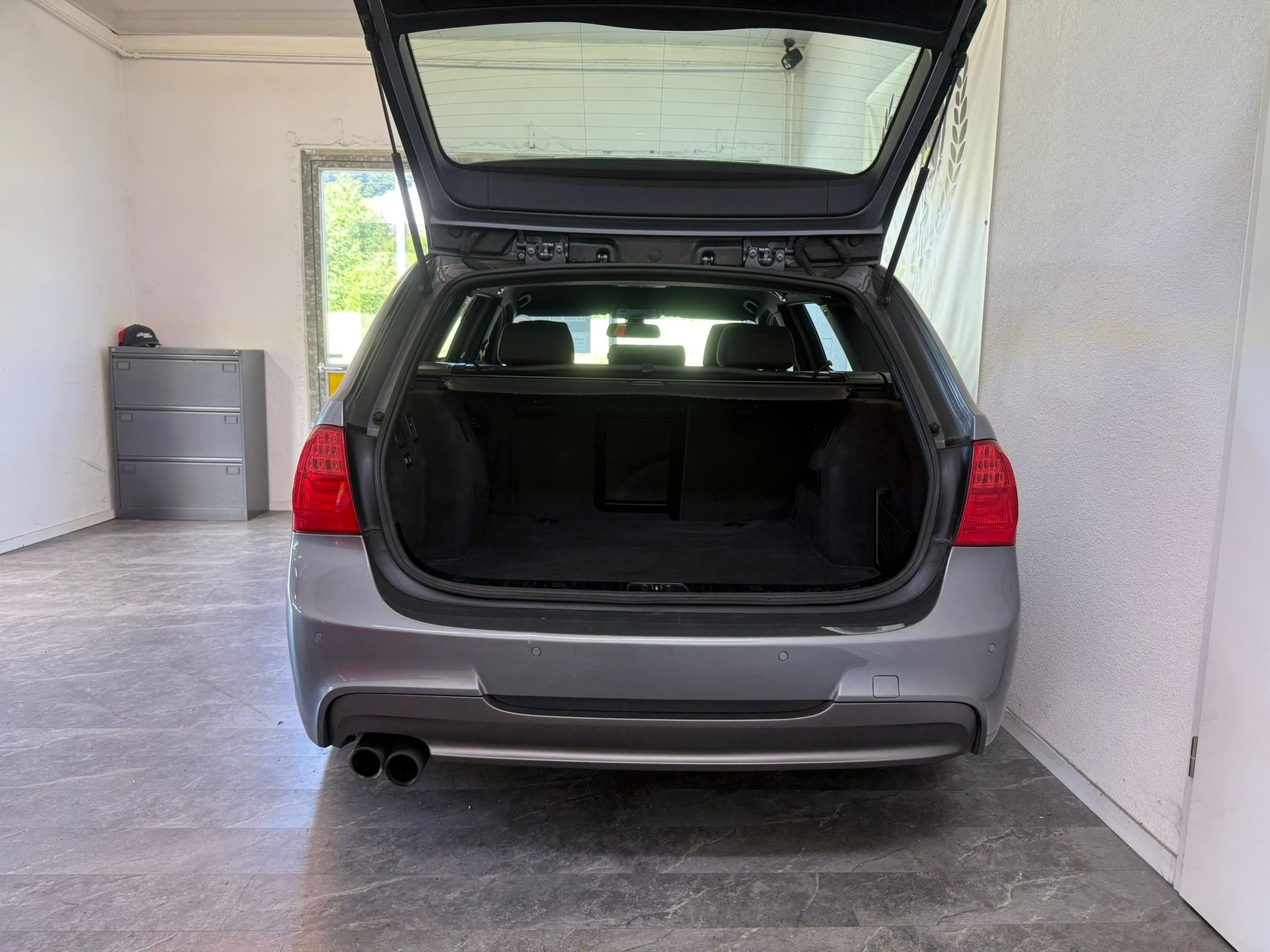 BMW 330d xDrive Touring Steptronic-image-4
