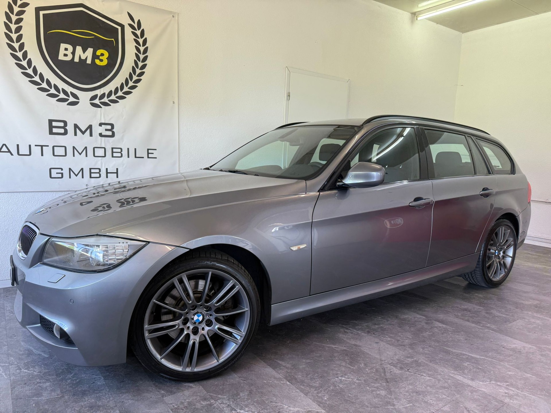 BMW 330d xDrive Touring Steptronic-image-1