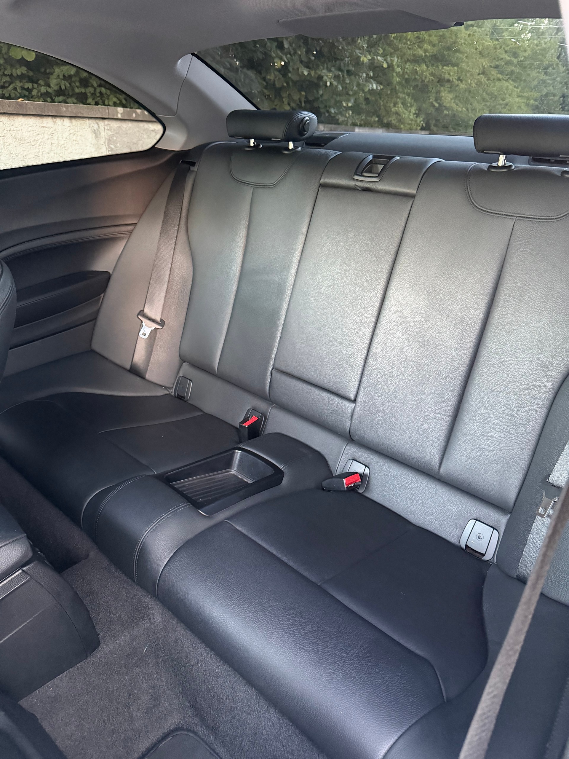 BMW 220i Modern Line Steptronic / CH-Fahrzeug / Frisch ab MFK / Service gepflegt / 8 Fach / Leder / Xenon / Navi / ACC / DAB-image-12