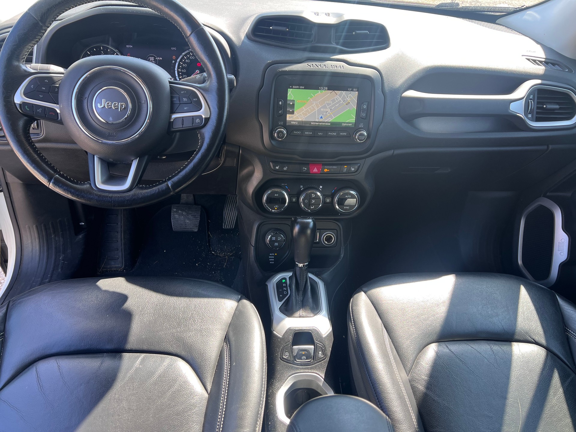 JEEP Renegade 2.0 CRD Limited AWD + Low Range 9ATX-image-9
