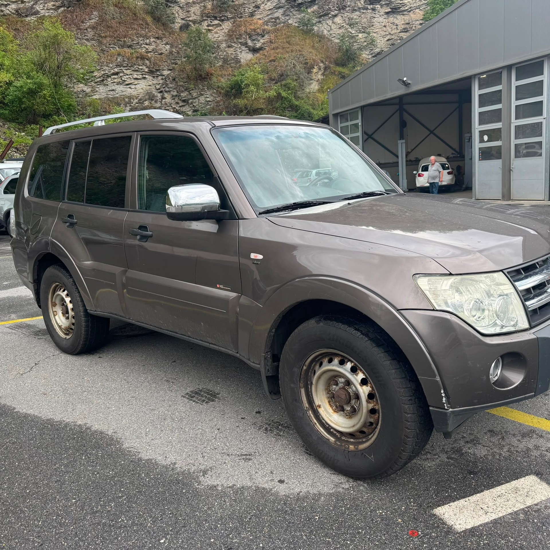 MITSUBISHI Pajero 3.2 DI-D Swiss Professional-image-1