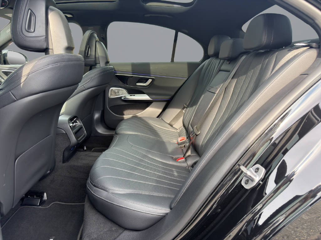 MERCEDES-BENZ E 220 d AMG Line 4matic-image-12