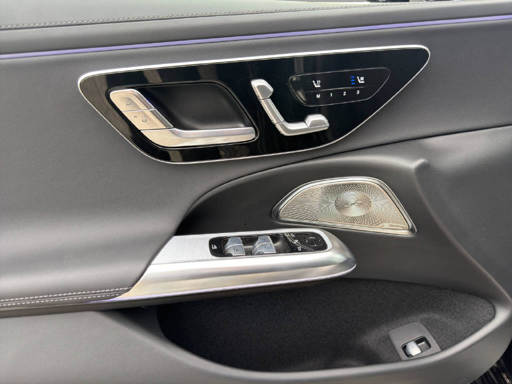 MERCEDES-BENZ E 220 d AMG Line 4matic-image-11