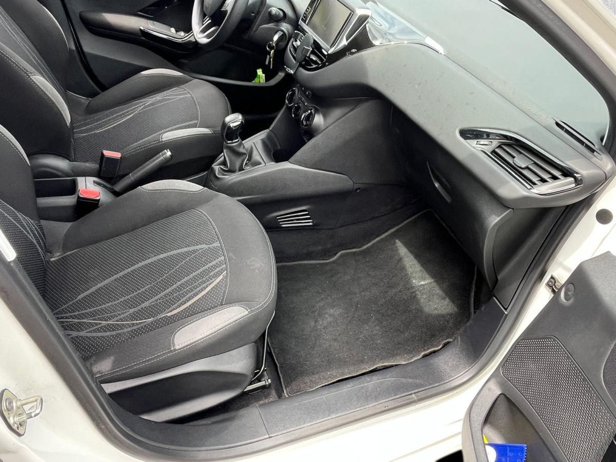 PEUGEOT 208 1.2 PureTech Active-image-10