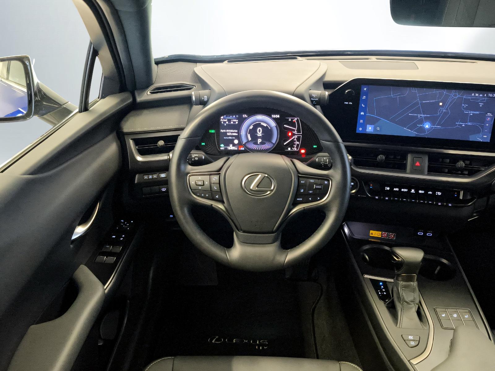 LEXUS UX 250h F-Line-image-4