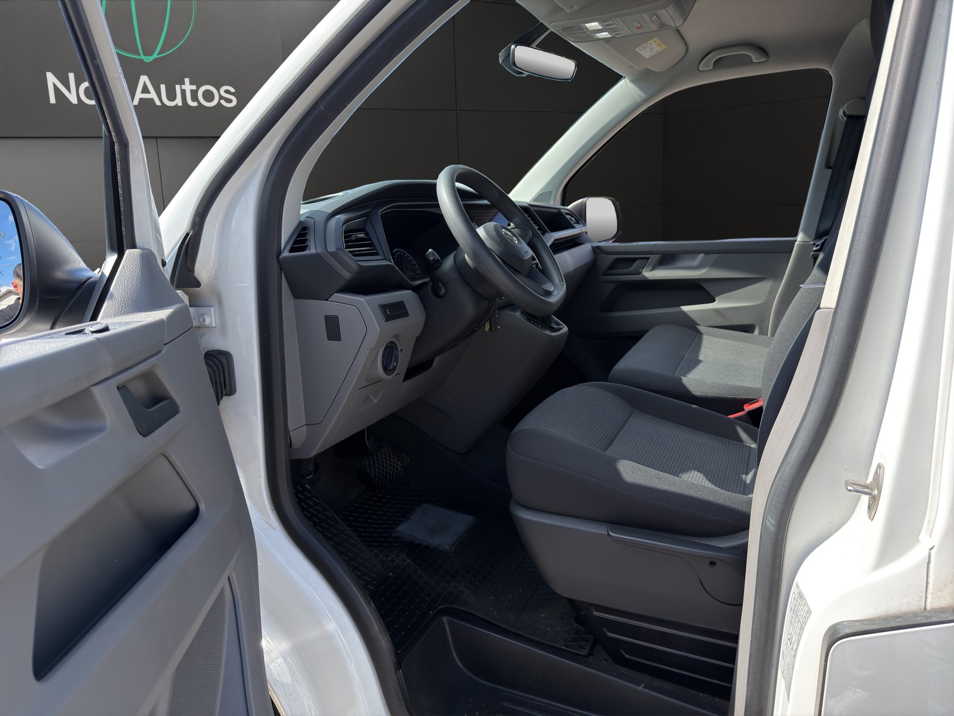 VW T6.1 2.0 TDI 4Motion DSG-image-12