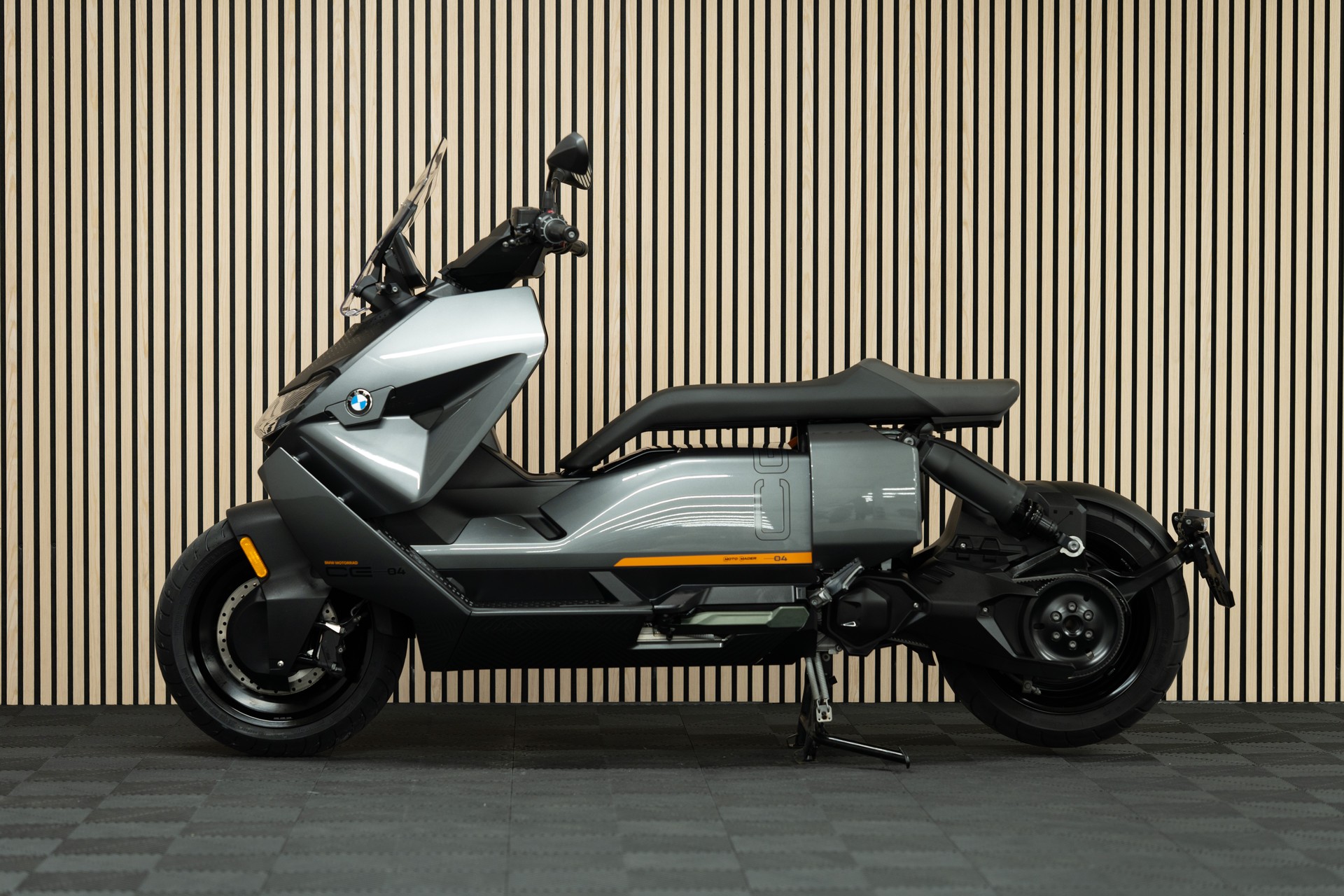 BMW CE 04-showroom-element-1
