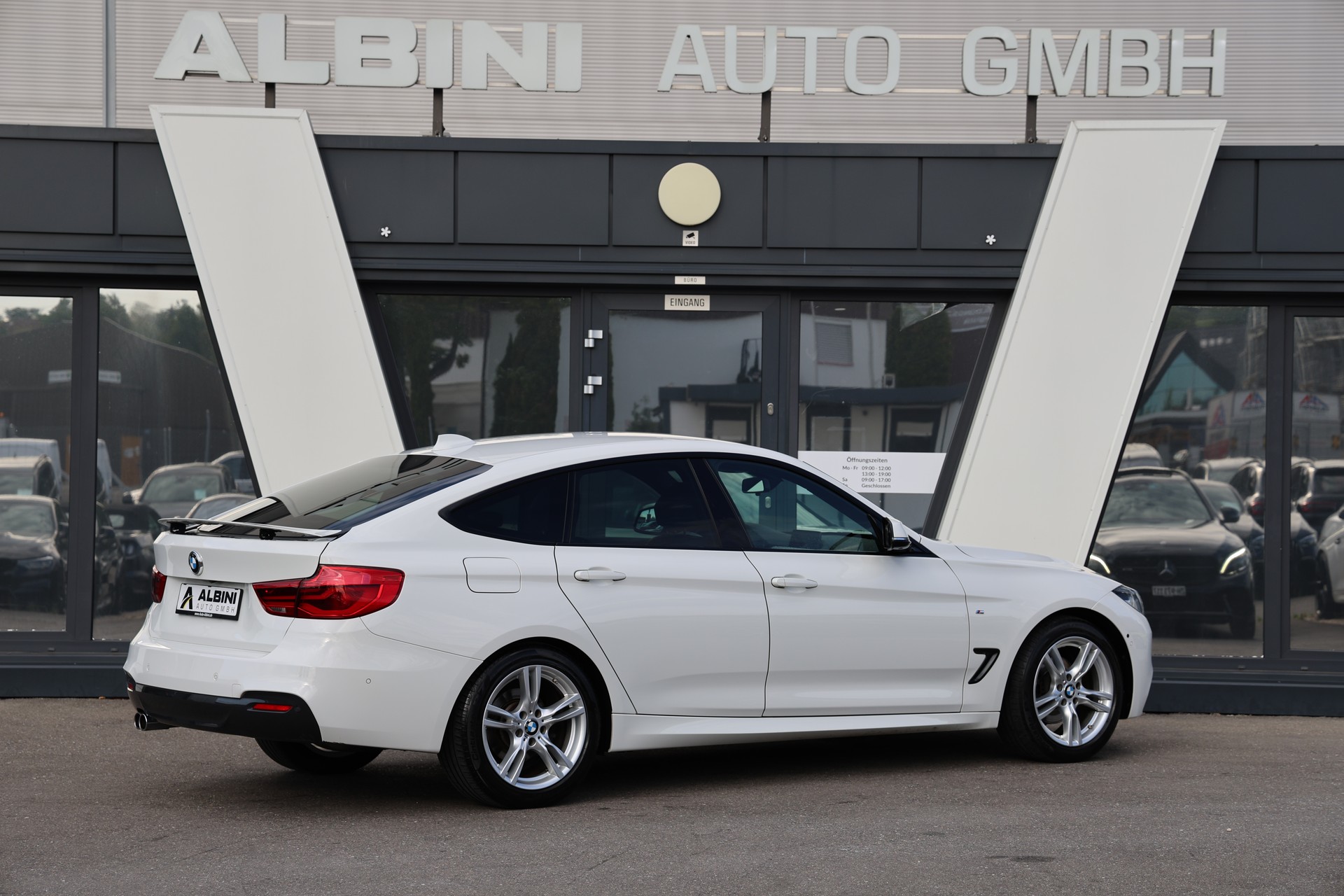 BMW 320d GT xDrive M Sport Steptronic-image-2