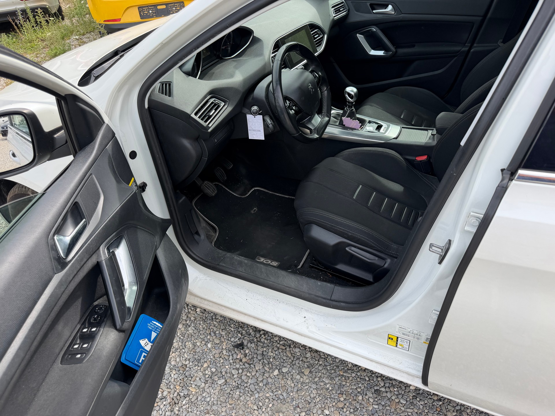 PEUGEOT 308 1.6 THP Allure-image-6