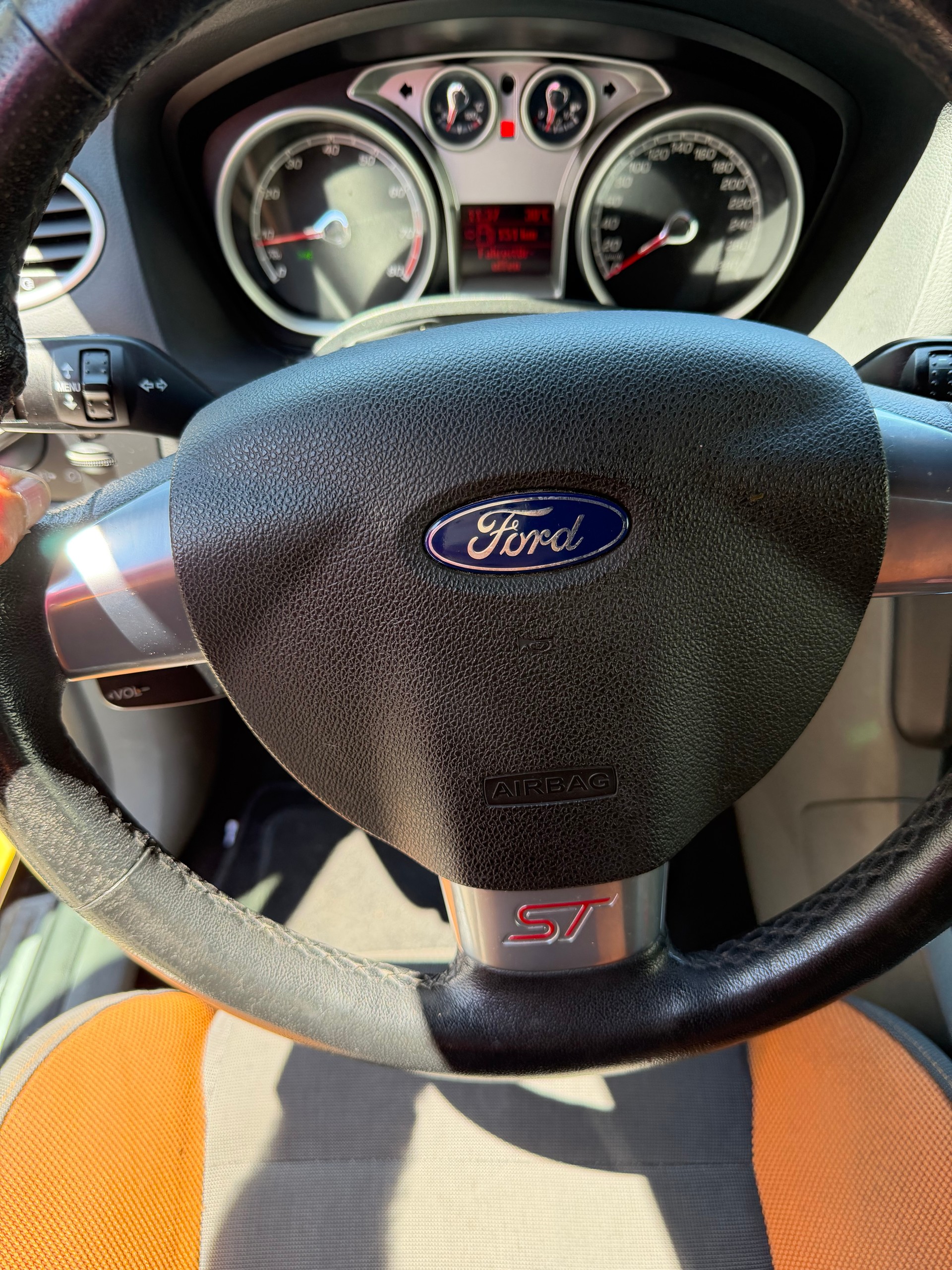 FORD Focus 2.5 Turbo ST-image-12