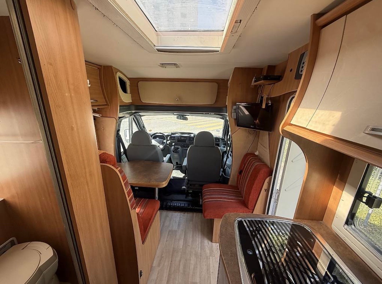 CHAUSSON Chausson Flash 04 auf Ford Transit 2.2 TDCi-image-2