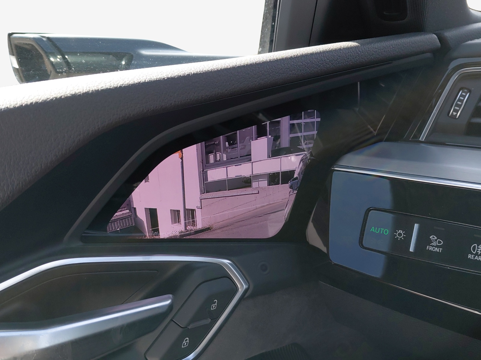 AUDI e-tron S Sportback quattro-image-13