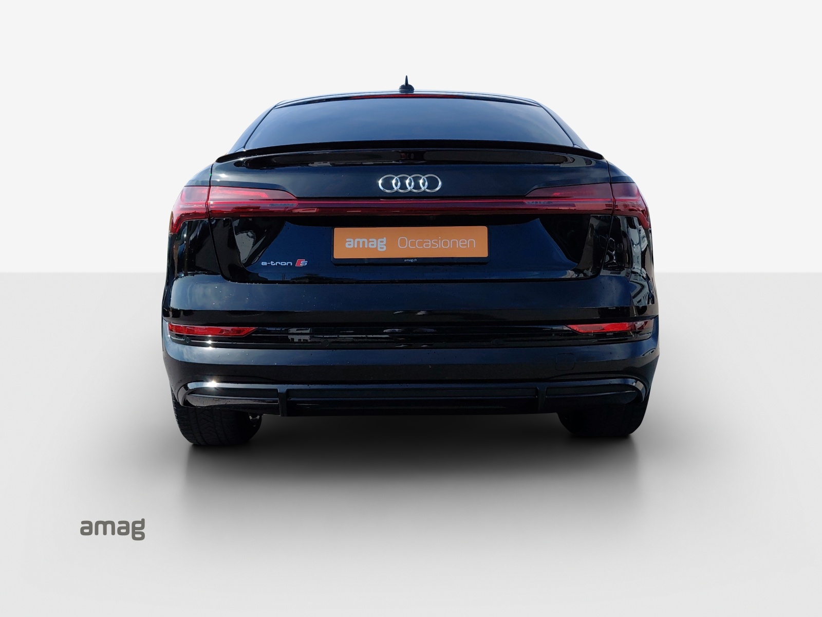 AUDI e-tron S Sportback quattro-image-4