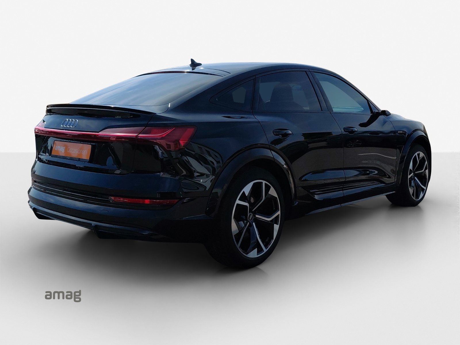 AUDI e-tron S Sportback quattro-image-5