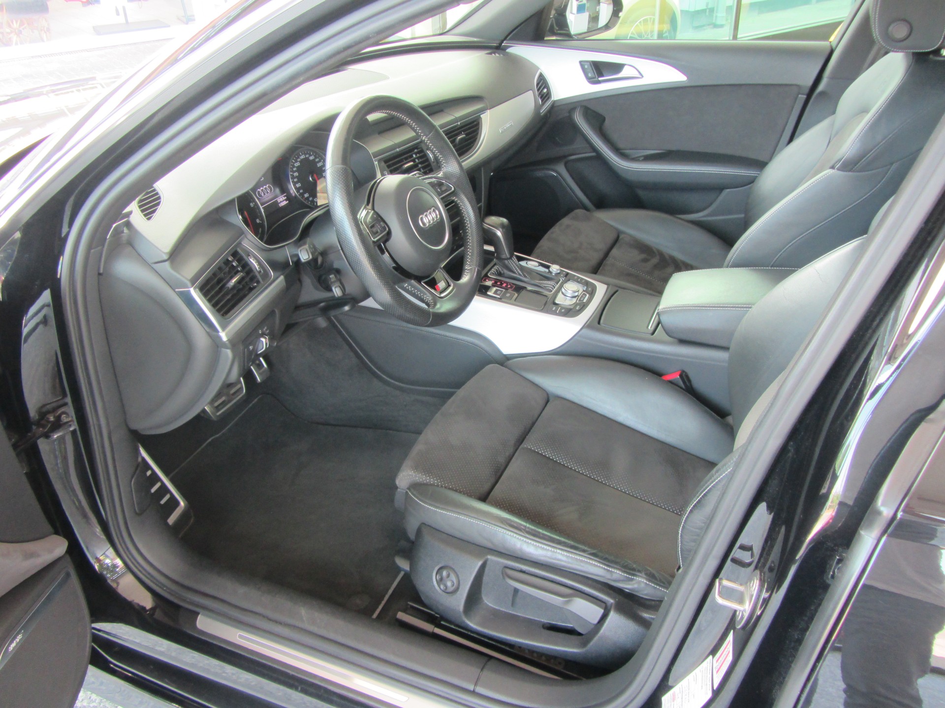 AUDI A6 Avant 3.0 TDI V6 quattro S-tronic-image-4
