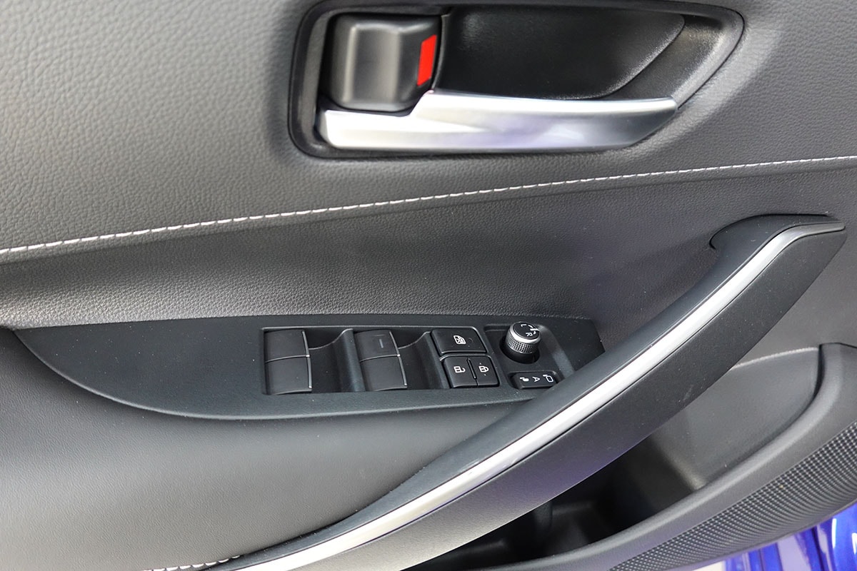 TOYOTA Corolla 2.0 HSD Trend e- CVT-image-13