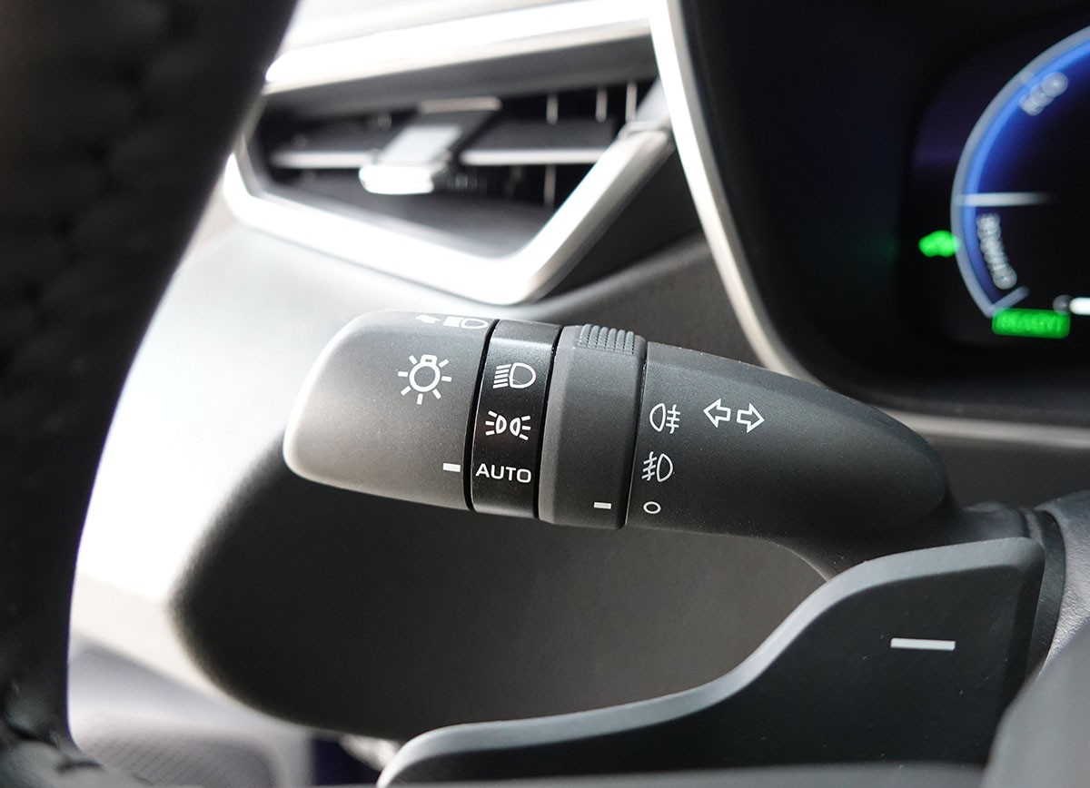 TOYOTA Corolla 2.0 HSD Trend e- CVT-image-9