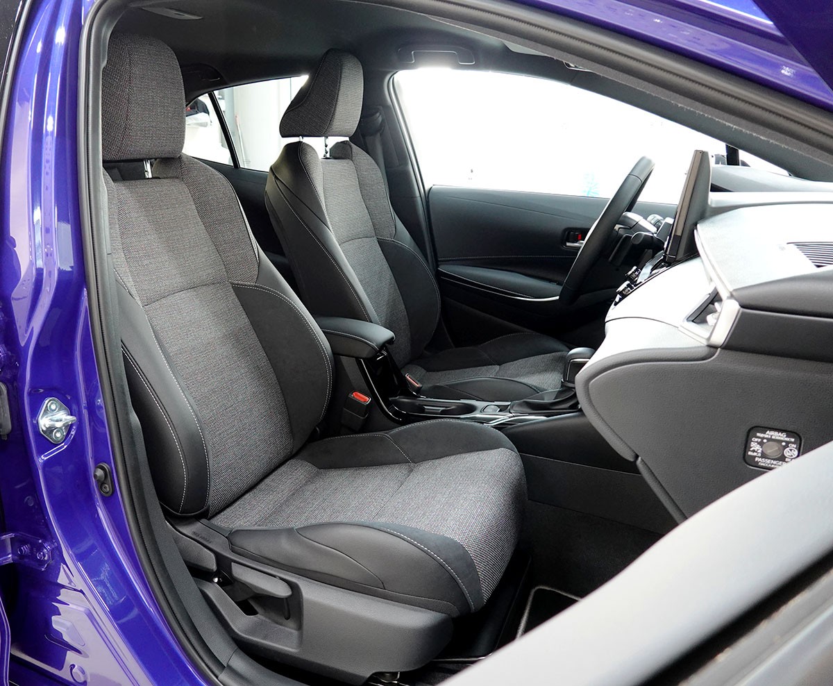 TOYOTA Corolla 2.0 HSD Trend e- CVT-image-3