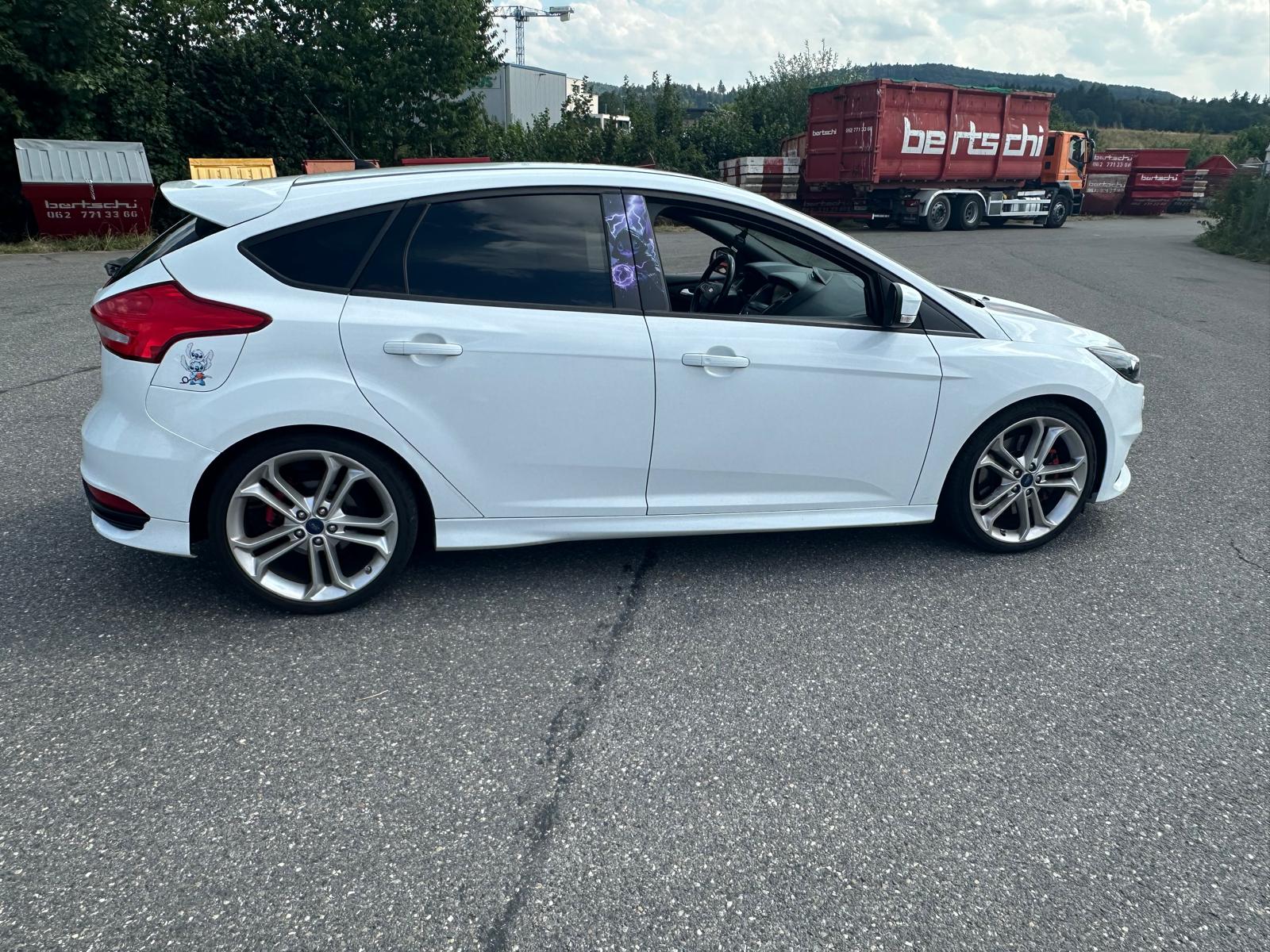 FORD Focus 2.0 SCTi ST2-image-3