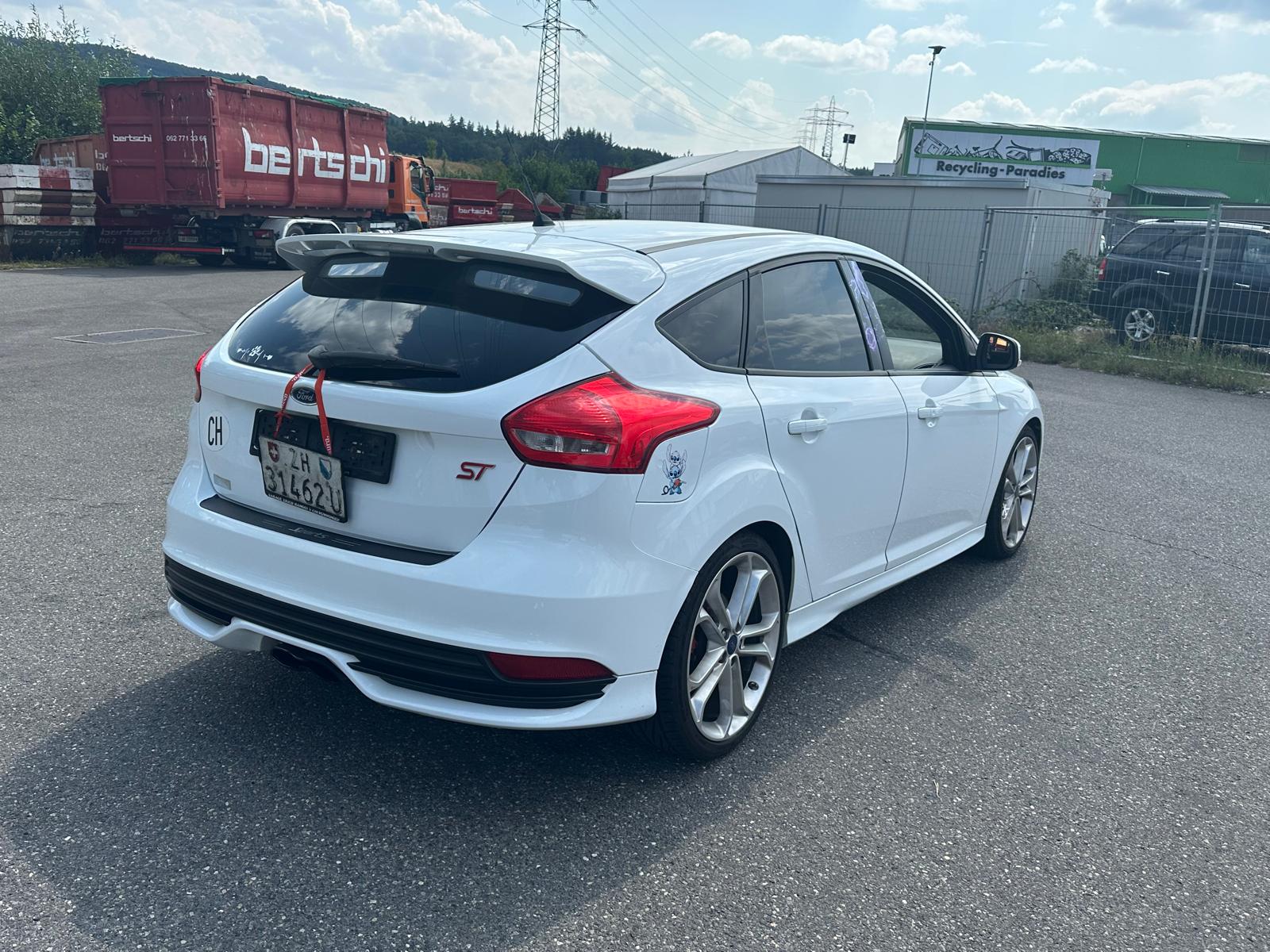 FORD Focus 2.0 SCTi ST2-image-1