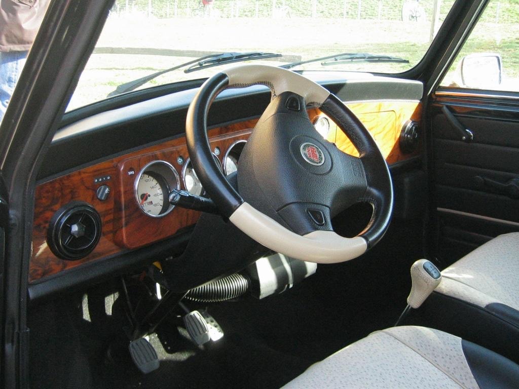 MINI 1.3i Cooper-image-2