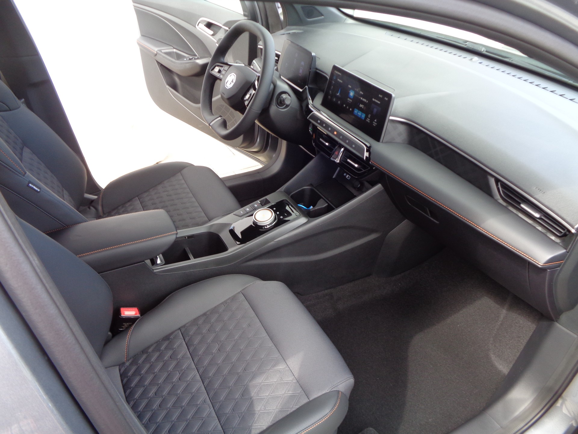 MG 3 1.5 Hybrid Luxury Aut.-image-11