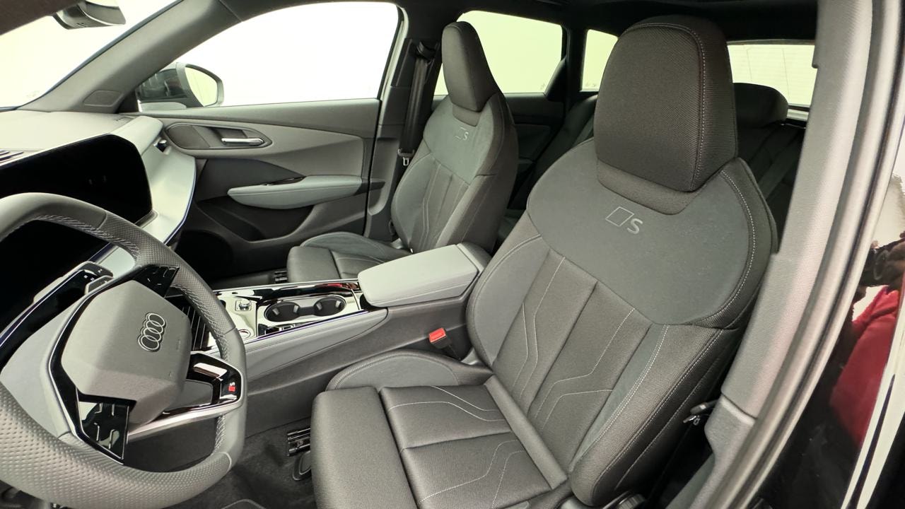AUDI Q3 SUV TFSI quattro 195 kW S tronic-image-4