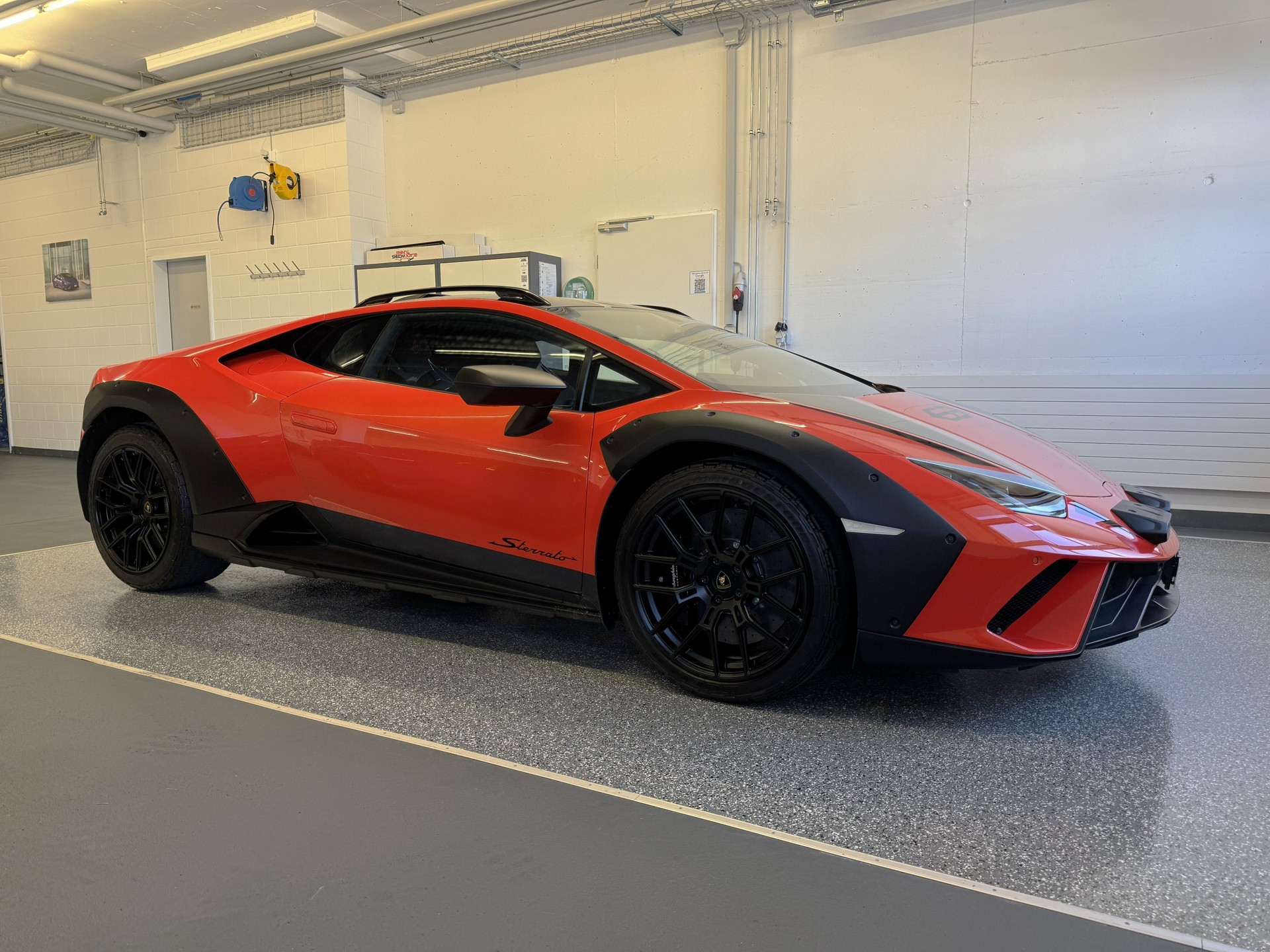 LAMBORGHINI Huracan Sterrato LP610-4 "Arancio Xanto", 1 / 1499" Original Lamborghini Garantie bis Feb 2028-image-9
