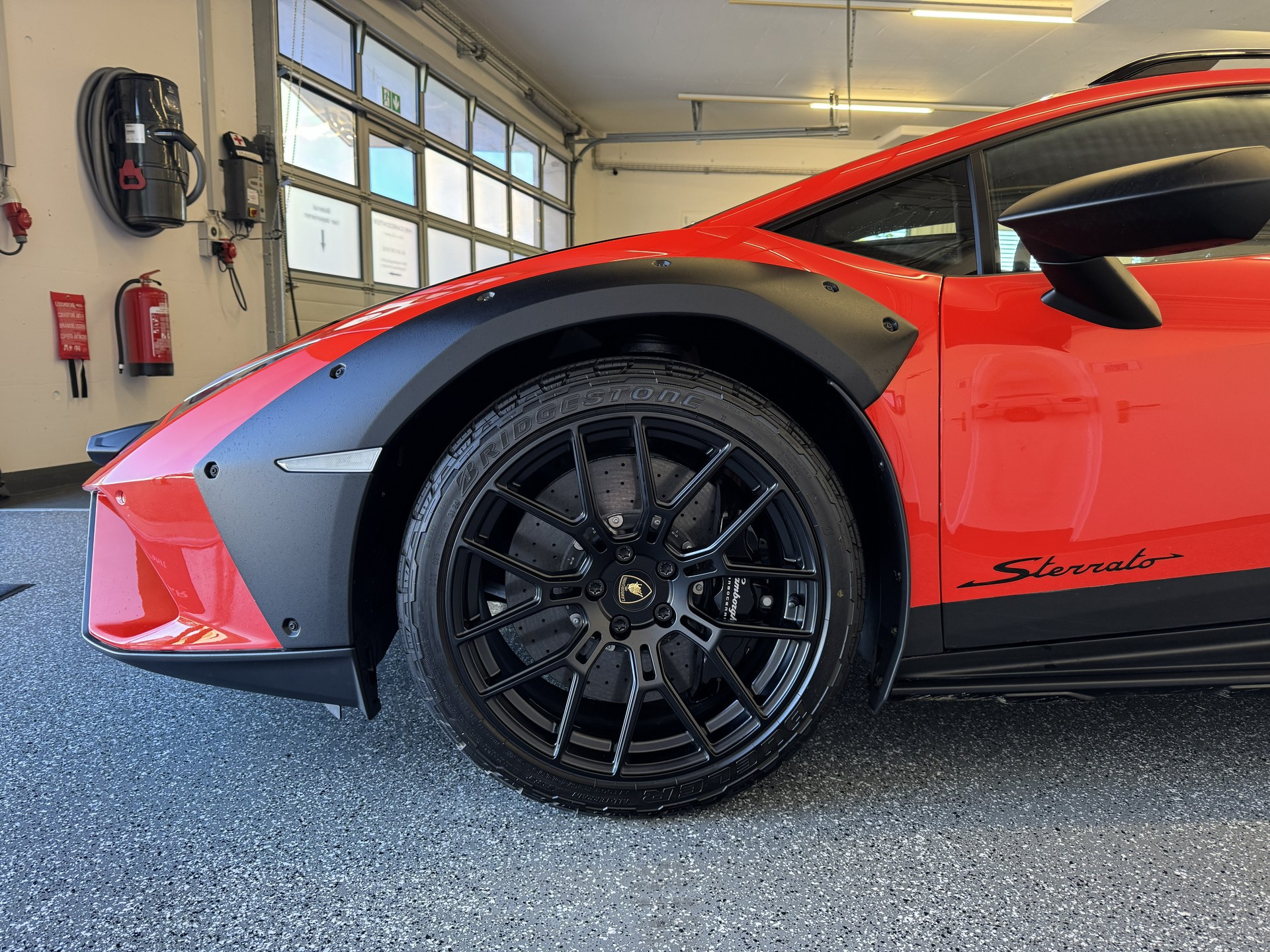 LAMBORGHINI Huracan Sterrato LP610-4 "Arancio Xanto", 1 / 1499" Original Lamborghini Garantie bis Feb 2028-image-4