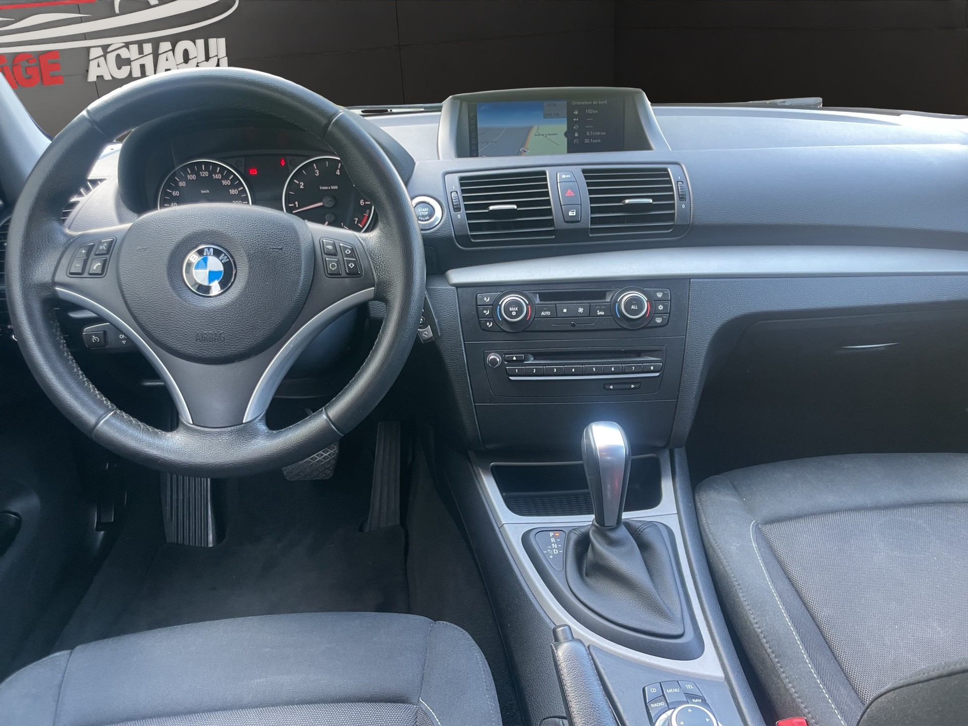 BMW 118i Dynamic Edition Steptronic-image-9