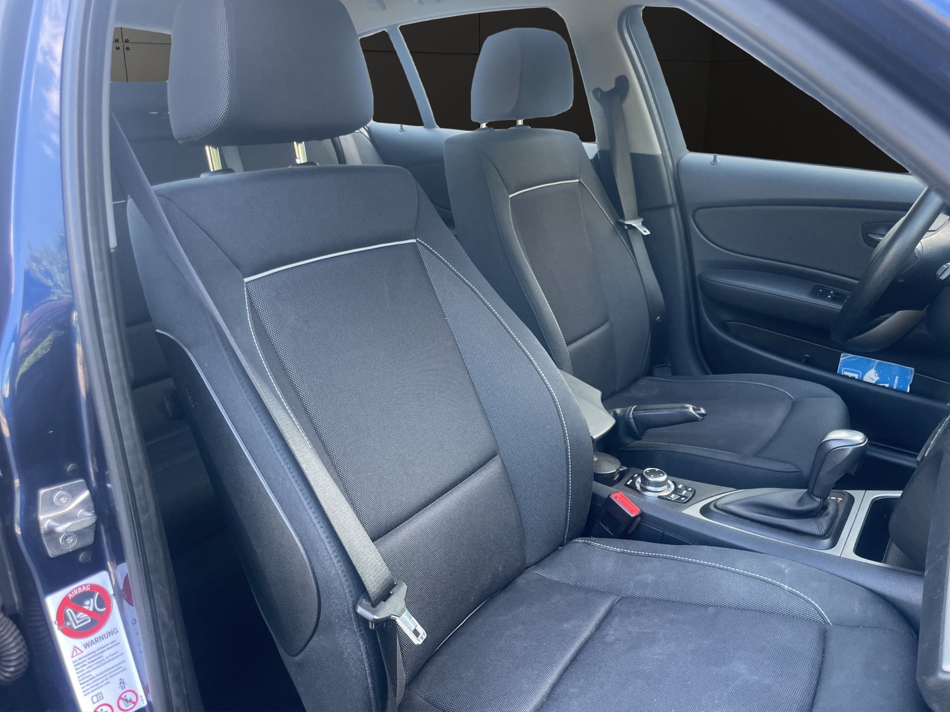 BMW 118i Dynamic Edition Steptronic-image-13