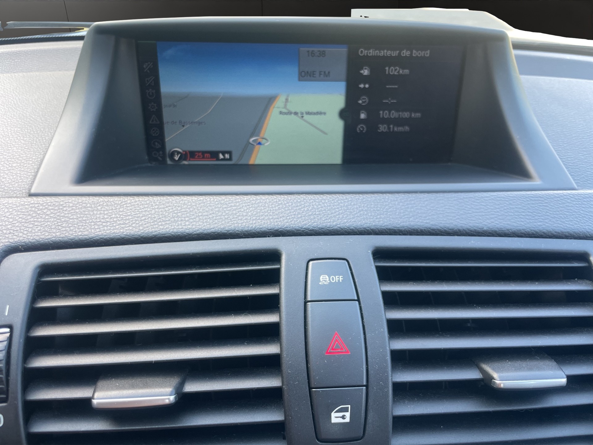 BMW 118i Dynamic Edition Steptronic-image-12