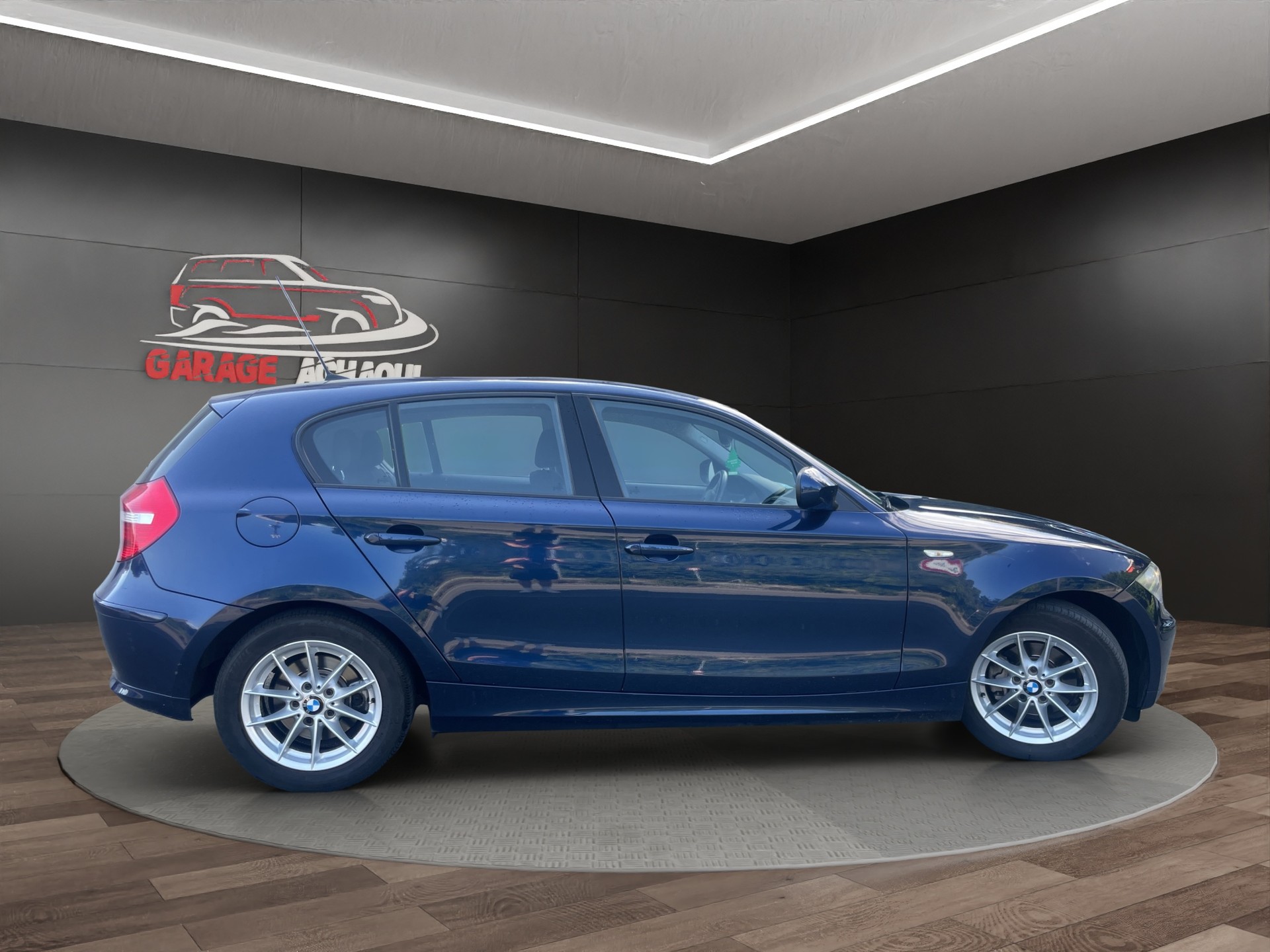 BMW 118i Dynamic Edition Steptronic-image-6