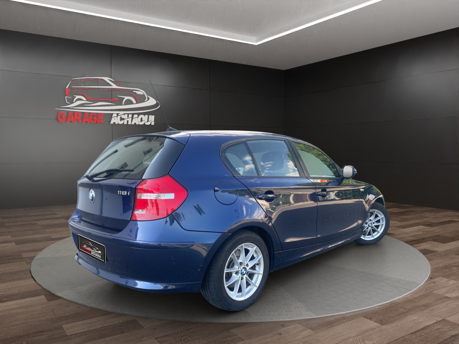 BMW 118i Dynamic Edition Steptronic-image-5
