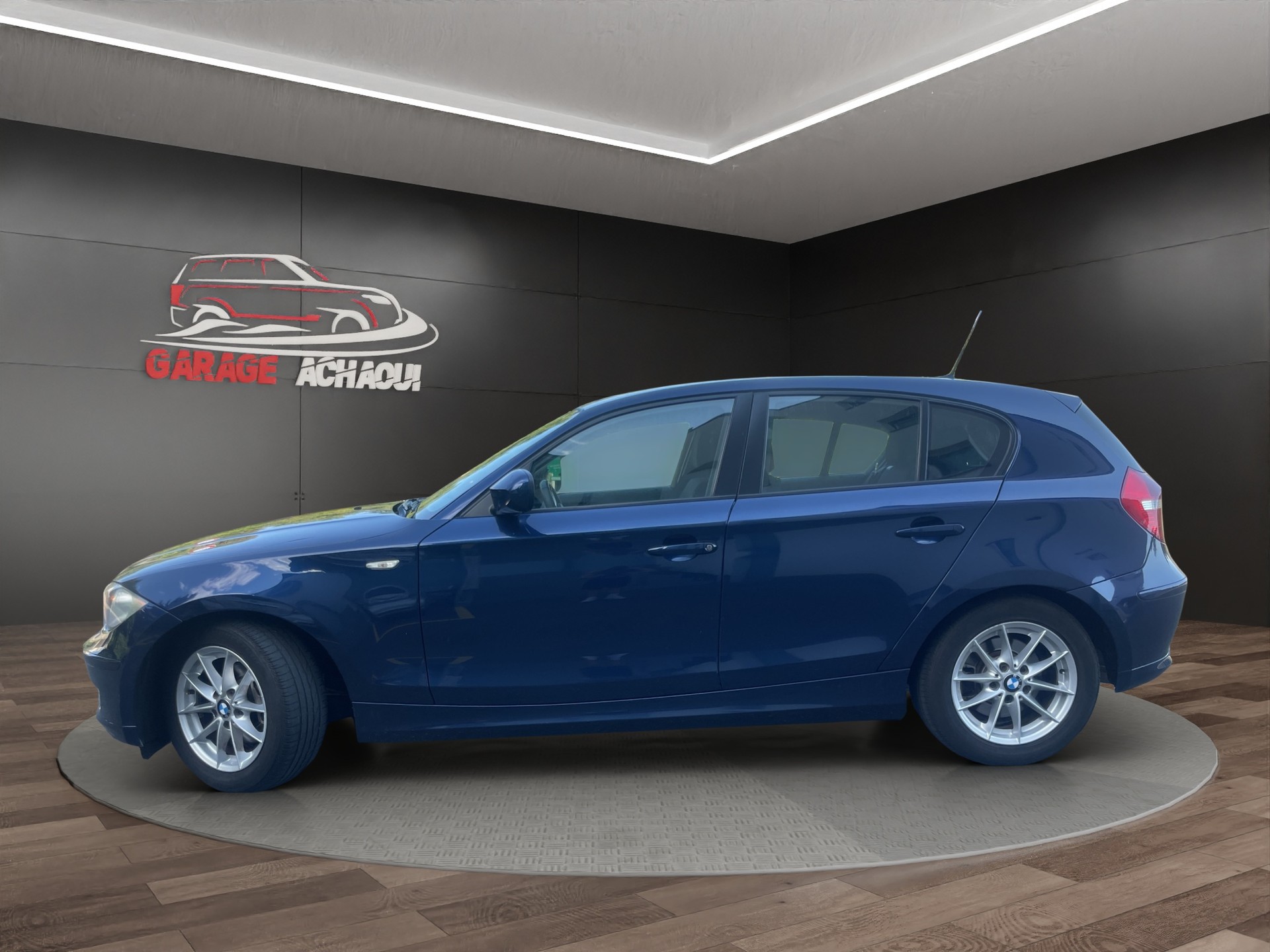 BMW 118i Dynamic Edition Steptronic-image-2
