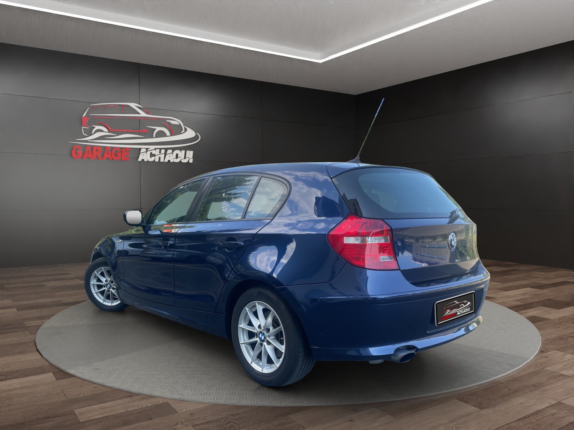 BMW 118i Dynamic Edition Steptronic-image-3