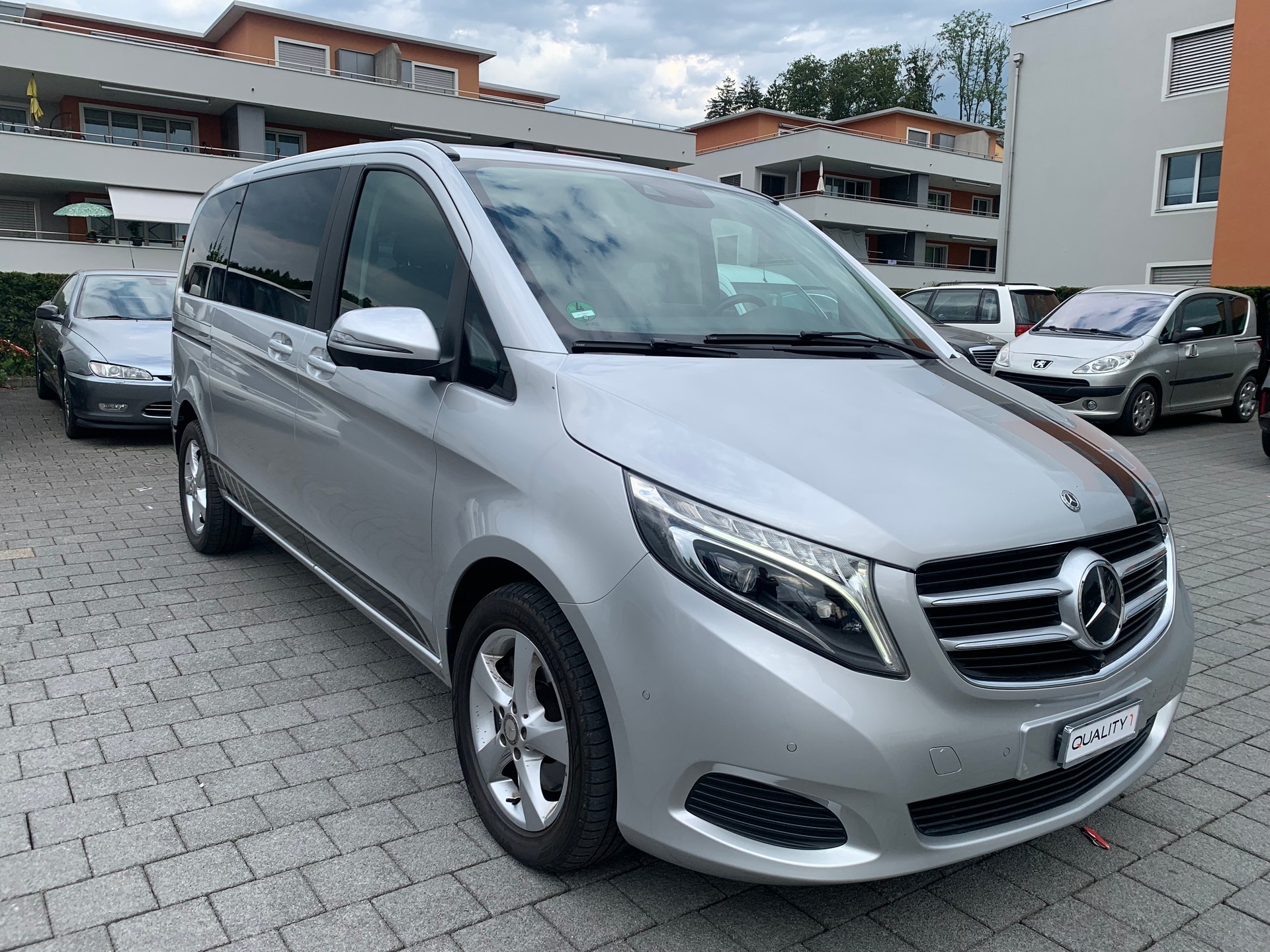 MERCEDES-BENZ V 220 d kompakt 4Matic 7G-Tronic-image-1