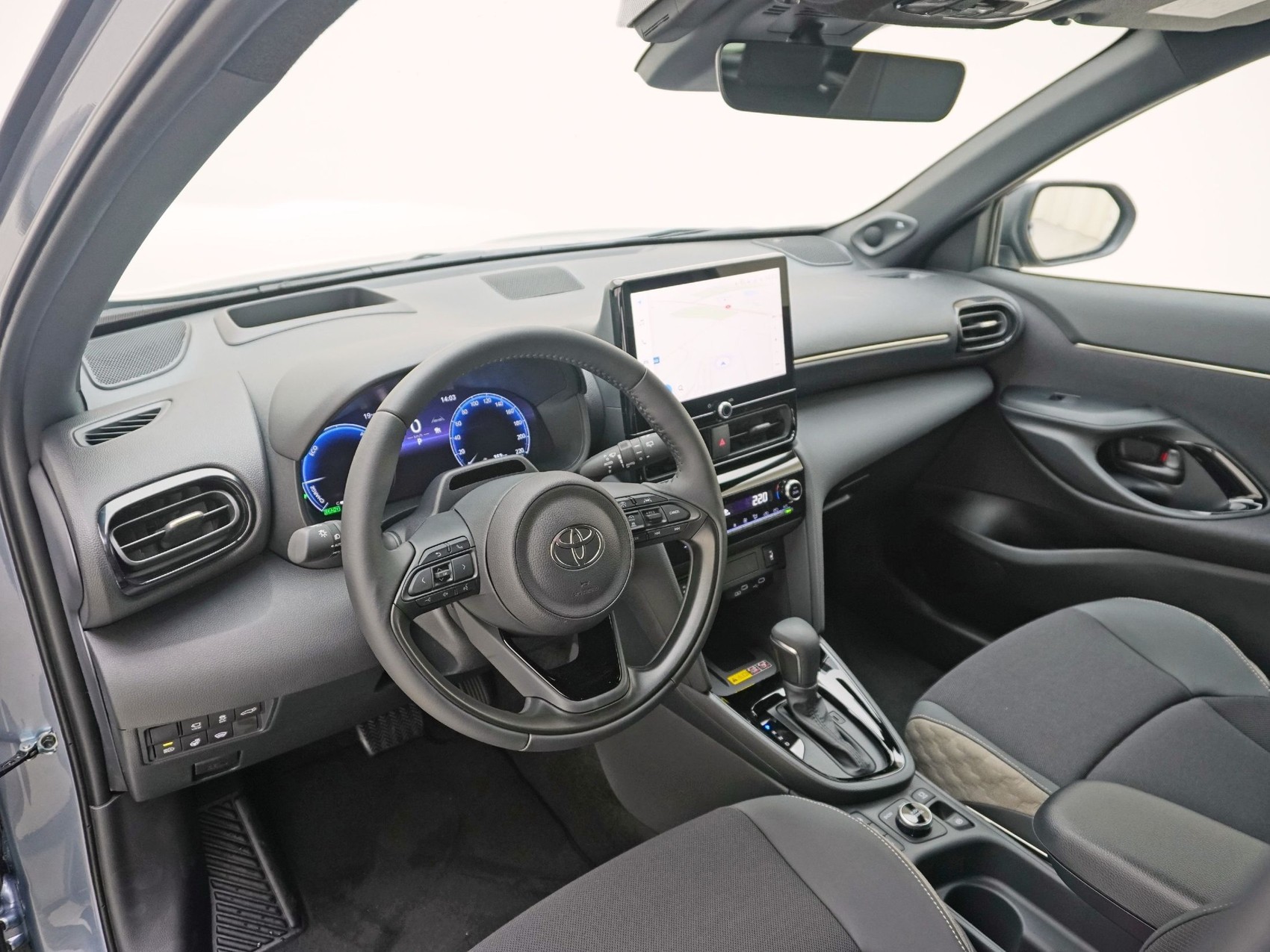 TOYOTA Yaris Cross 1.5 VVT-i HSD Premium AWD-i-image-8