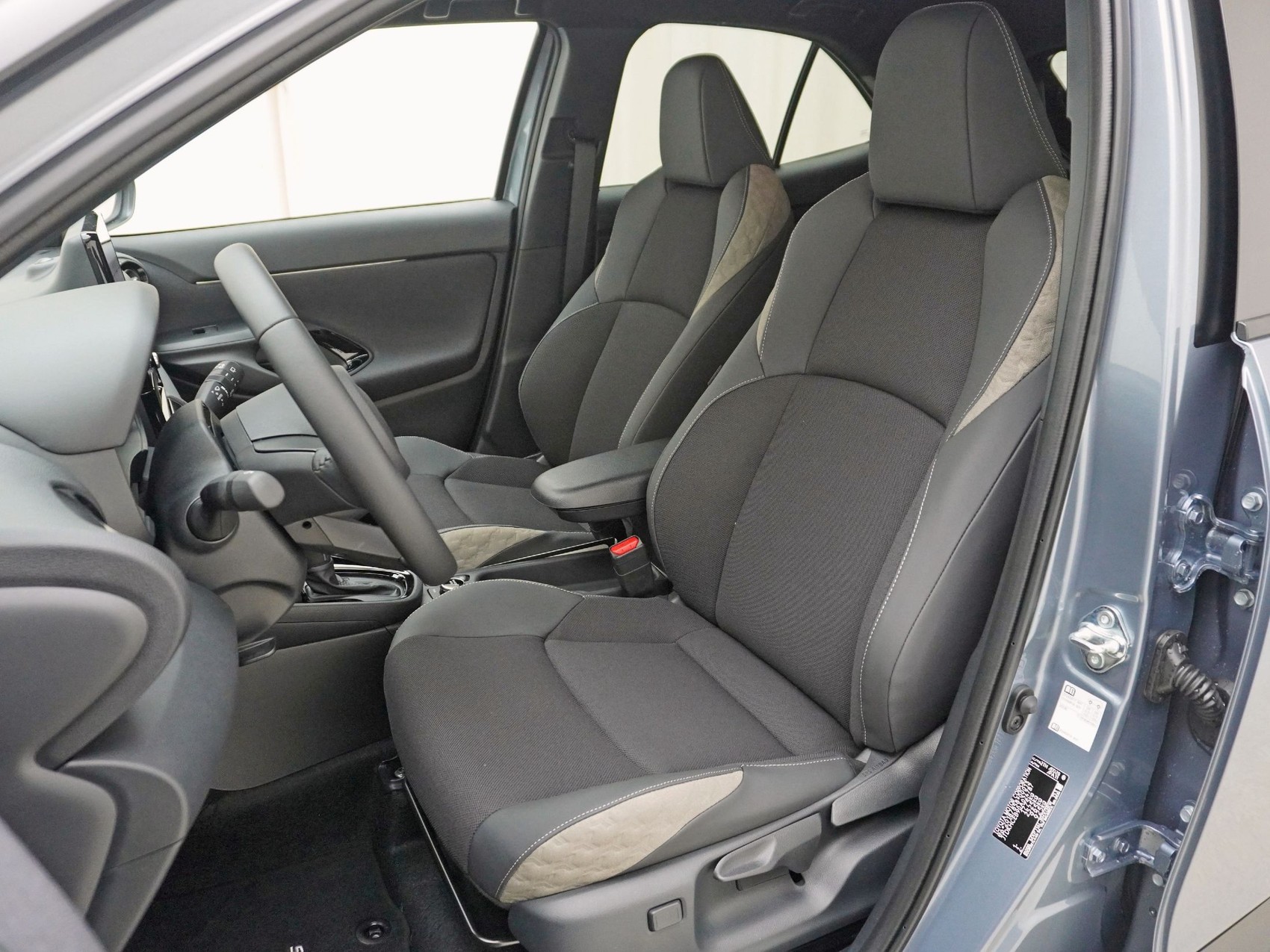 TOYOTA Yaris Cross 1.5 VVT-i HSD Premium AWD-i-image-6