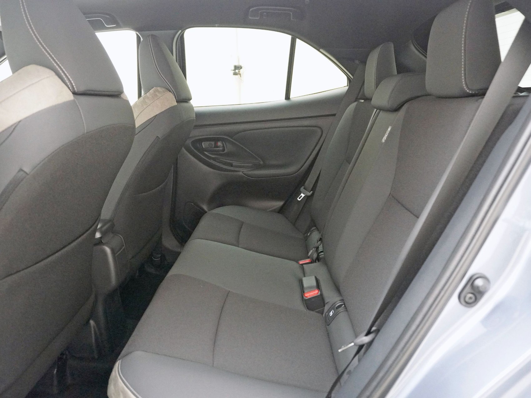 TOYOTA Yaris Cross 1.5 VVT-i HSD Premium AWD-i-image-21